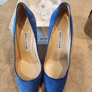 Manolo Blahnik Blue. BB Heels Elegant Suede Design